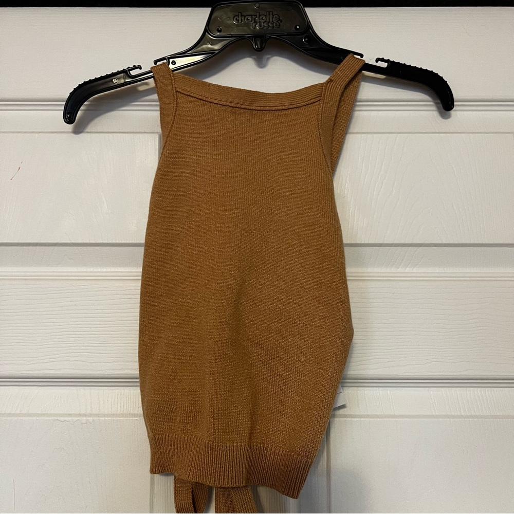 Size medium halter cropped tank